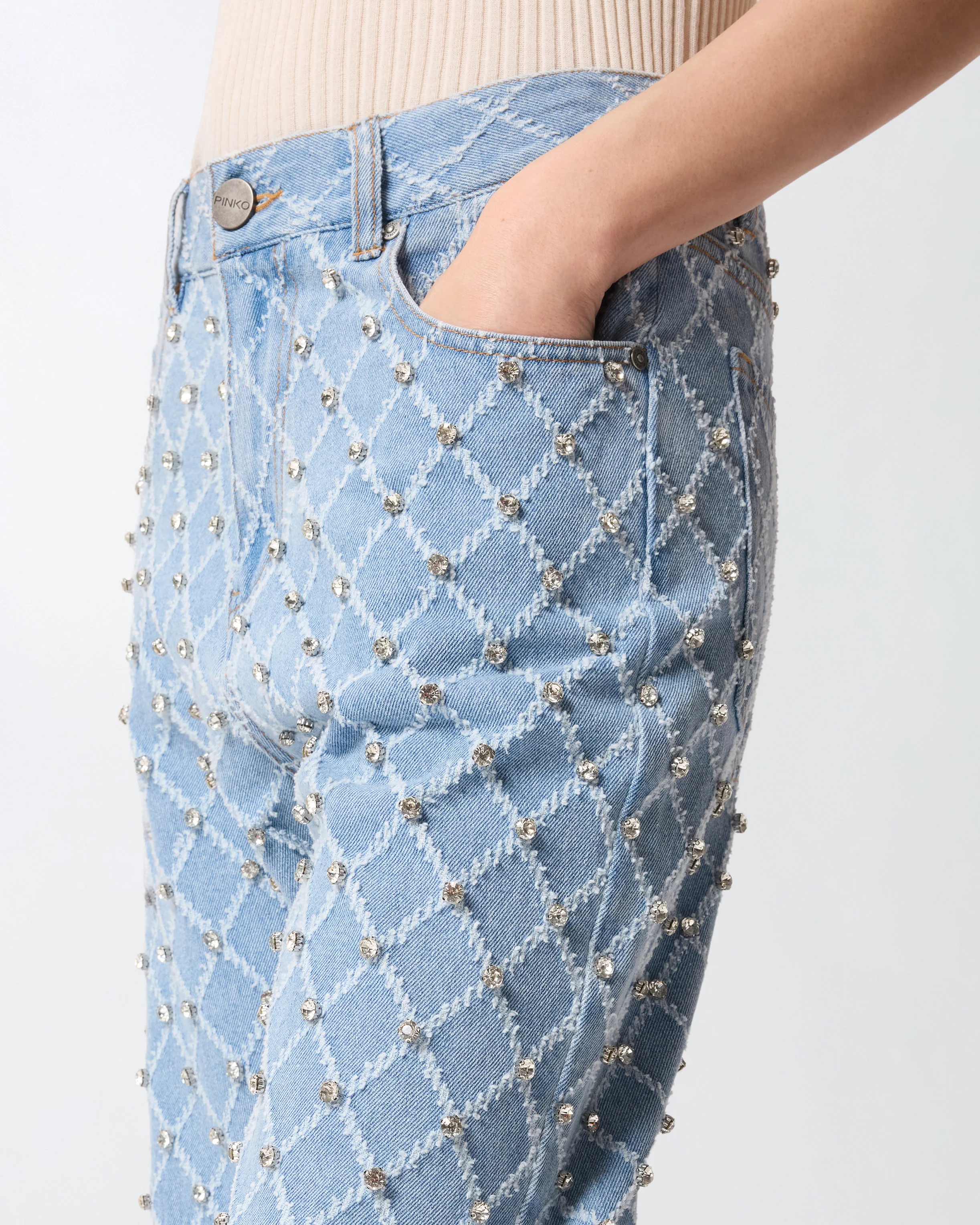 Jeans wide leg con disegno rombi e strass - Image 4